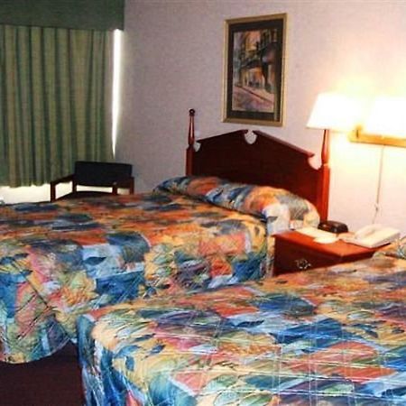 A Victory Inn - Mount Clemens Room photo
