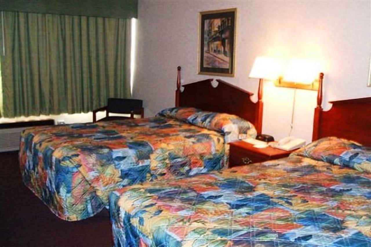 A Victory Inn - Mount Clemens Room photo